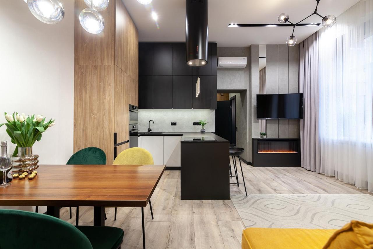 Royal Vip Apartment On Leontovicha 5 Lviv Luaran gambar