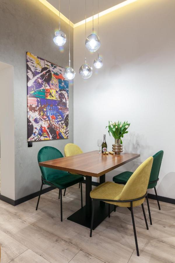 Royal Vip Apartment On Leontovicha 5 Lviv Luaran gambar